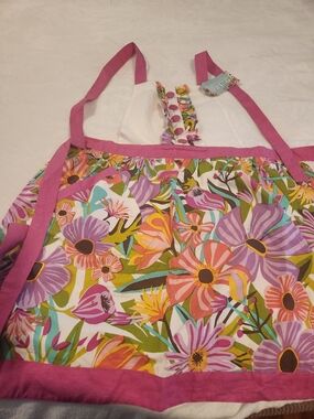 Floral Apron with Pink Trim (New Never Used)